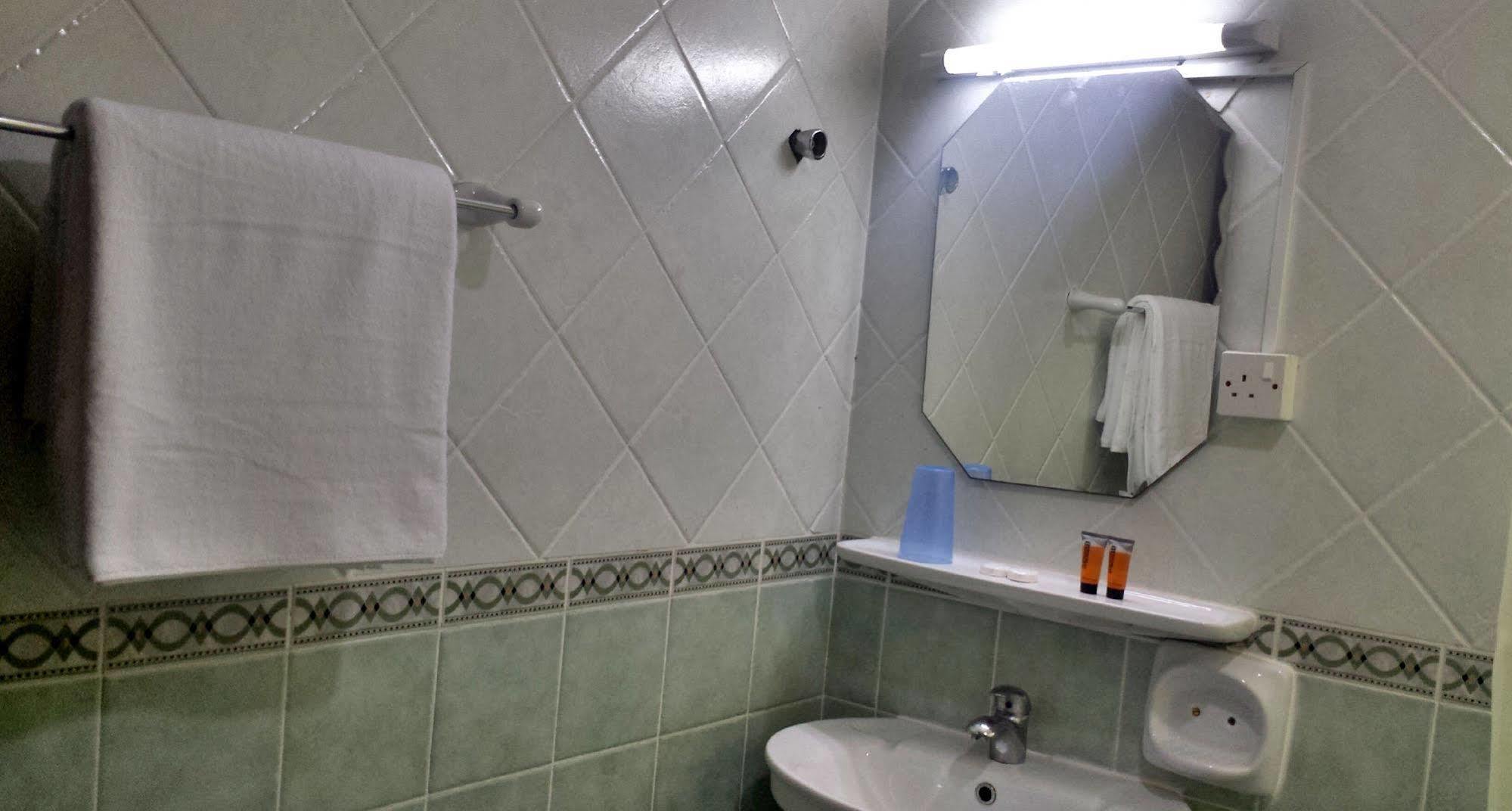 الشارقة Al Barakah Hotel المظهر الخارجي الصورة
